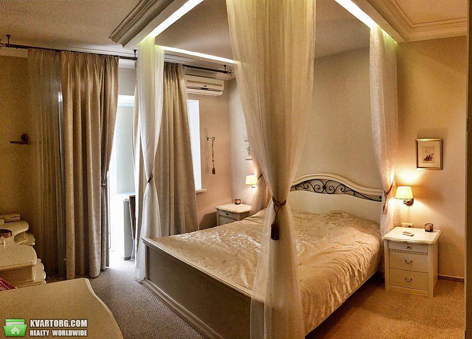 Rent out 2-room apartment. Киев,  Черновола — photo 1