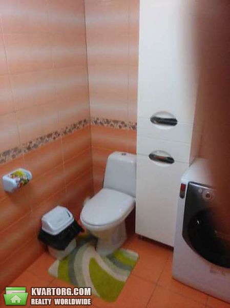 Rent out 2-room apartment. Киев, Жилянская — photo 5
