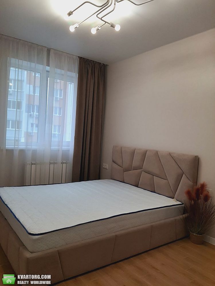 Rent out 2-room apartment. Киев,  Каховская — photo 4