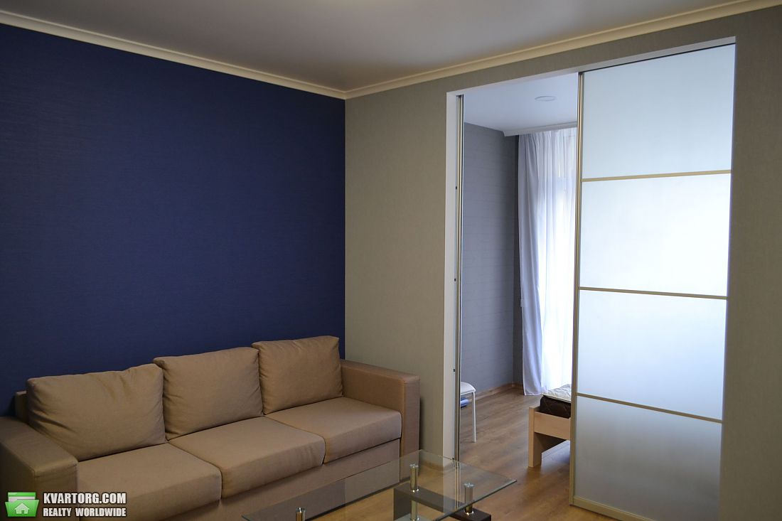 Rent out 1-room apartment. Киев,  Ломоносова — photo 1