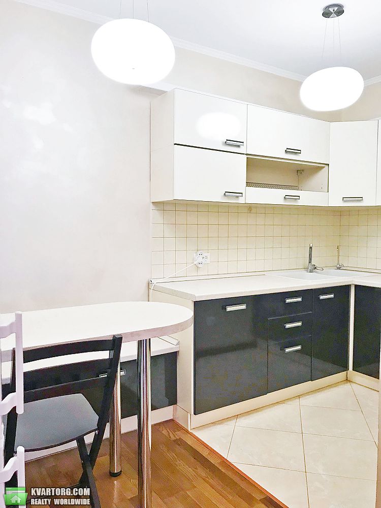 Rent out 2-room apartment. Киев,  Мирного Панаса — photo 3
