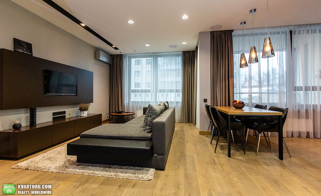 Rent out 3-room apartment. Киев, Деловая — photo 1