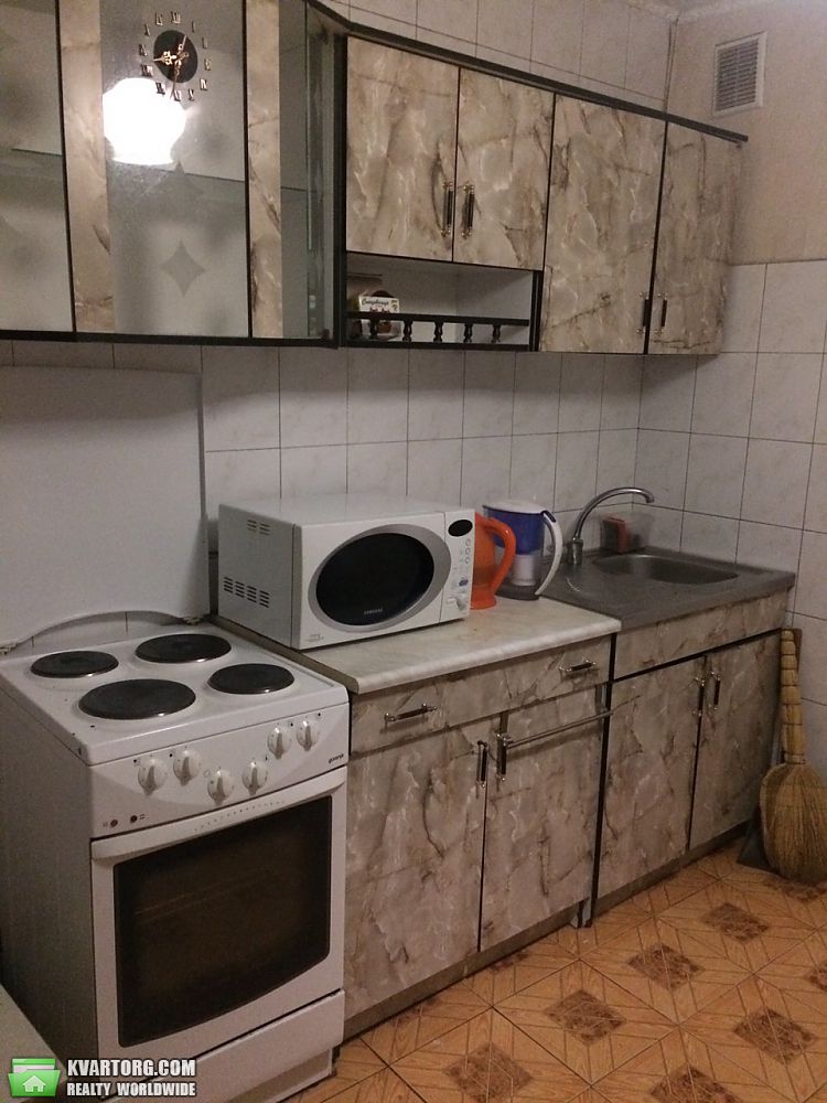 Rent out 2-room apartment. Днепропетровск, Тополь 2 — photo 1