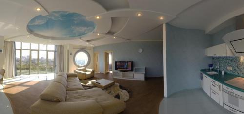 Rent out 2-room apartment. Одесса, Французский бульвар — photo 1