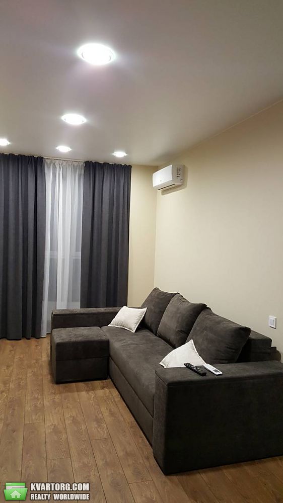 Rent out 2-room apartment. Киев, Михаила Драгоманова ул. — photo 1
