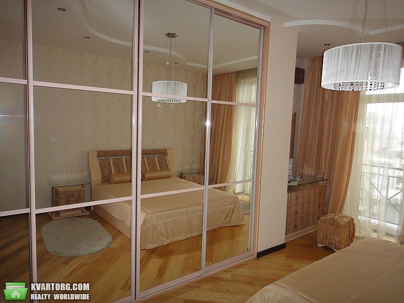 Rent out 3-room apartment. Киев,  Хоривая — photo 4