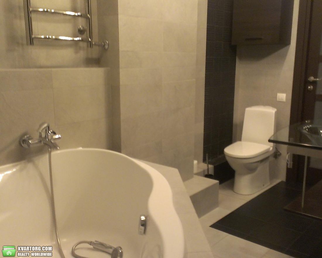 Rent out 3-room apartment. Киев,  Амосова — photo 6