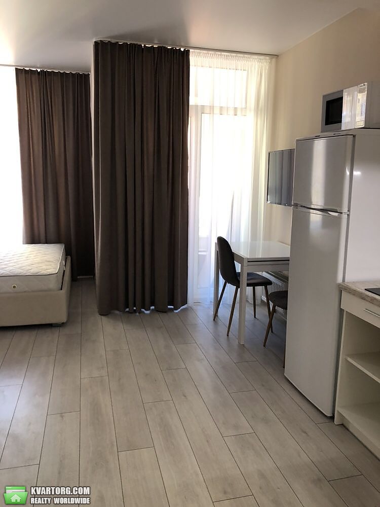 Rent out 1-room apartment. Киев, Регенераторная — photo 4