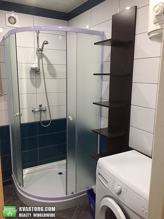 Rent out 2-room apartment. Киев,  Бучмы — photo 8