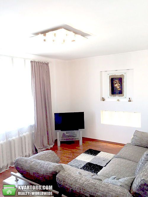 Rent out 2-room apartment. Киев,  Кошица — photo 2