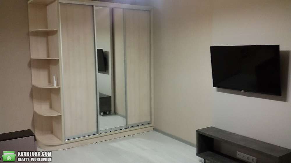 Rent out 1-room apartment. Киев, Драгоманова — photo 3