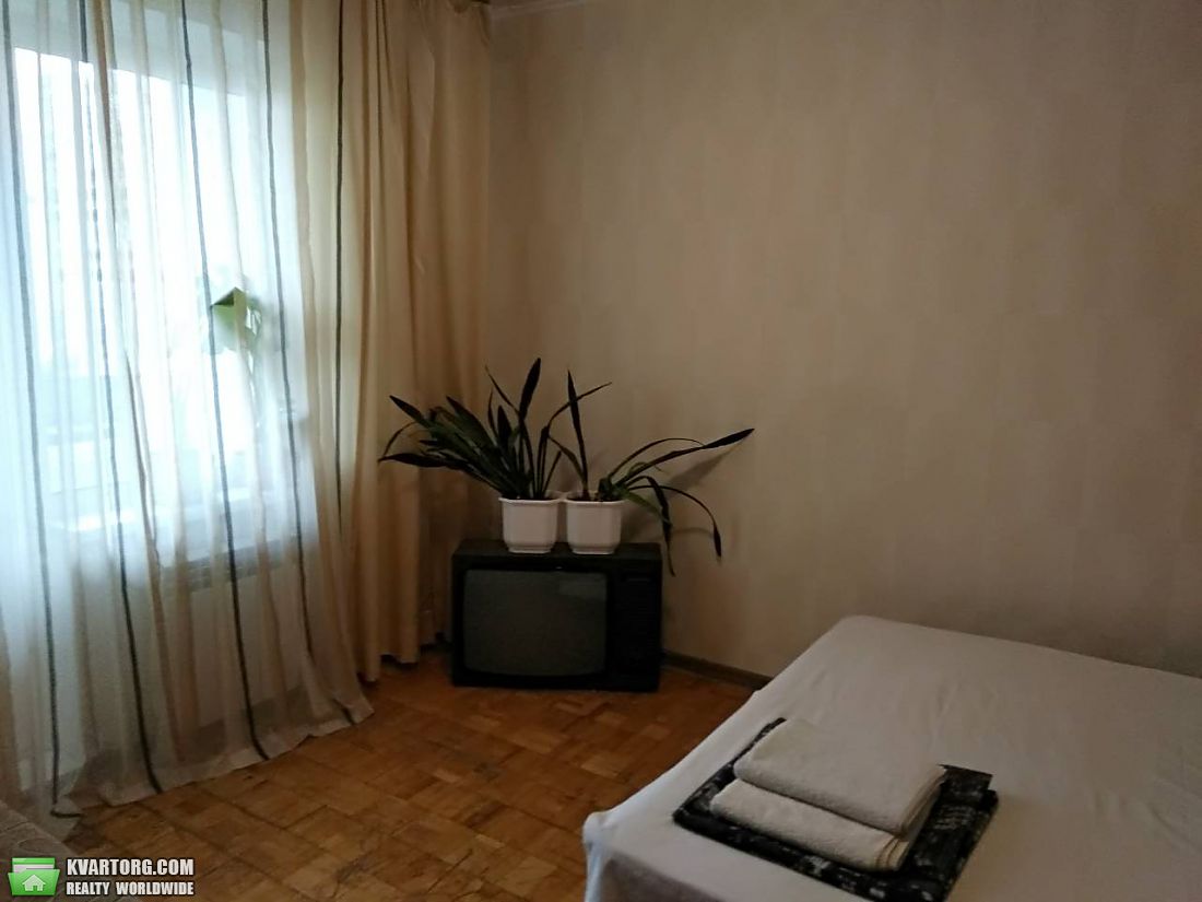 Rent out 2-room apartment. Киев,  Вишняковская — photo 5