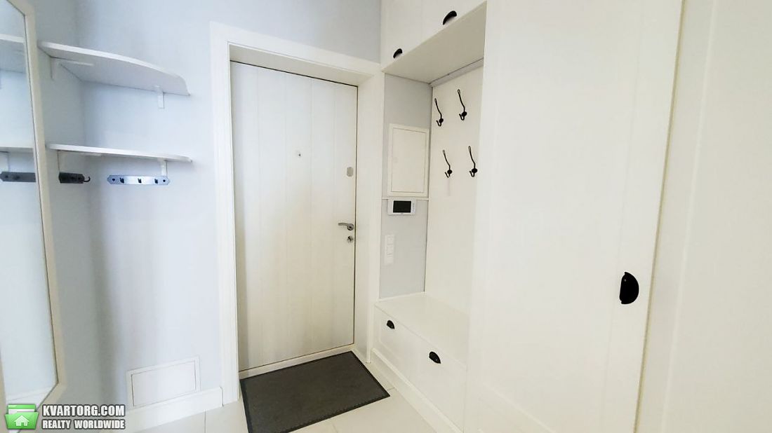 Rent out 2-room apartment. Киев, Соборности — photo 6