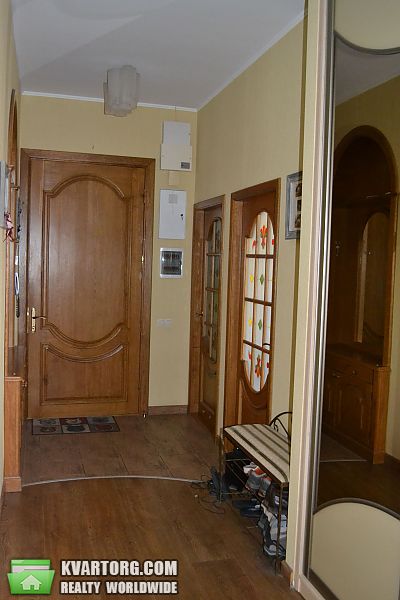 Sell 4-room apartment. Днепропетровск, Октябрьская пл. — photo 1
