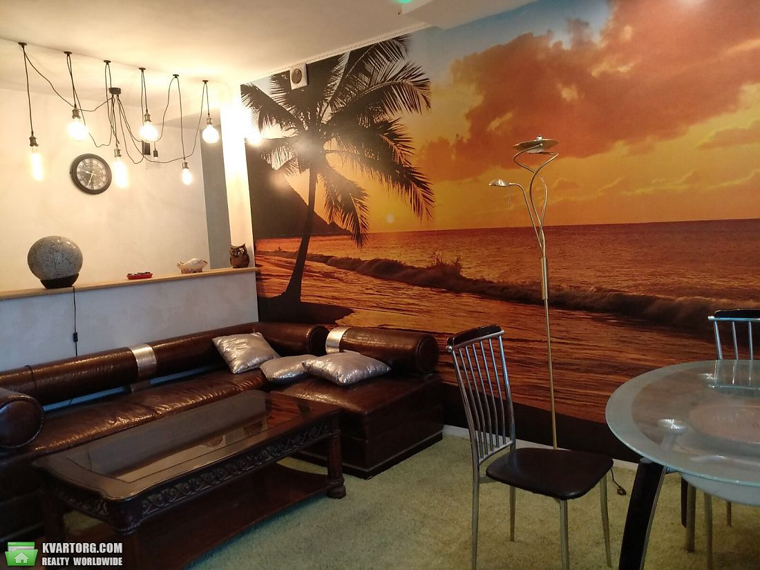 Rent out 3-room apartment. Днепропетровск, Фучика — photo 1