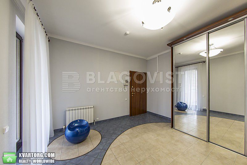 Rent out 4-room apartment. Киев,  Кропивницкого — photo 10