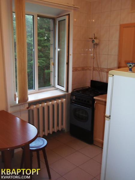 Rent out 1-room apartment. Киев,  Коллекторная — photo 1