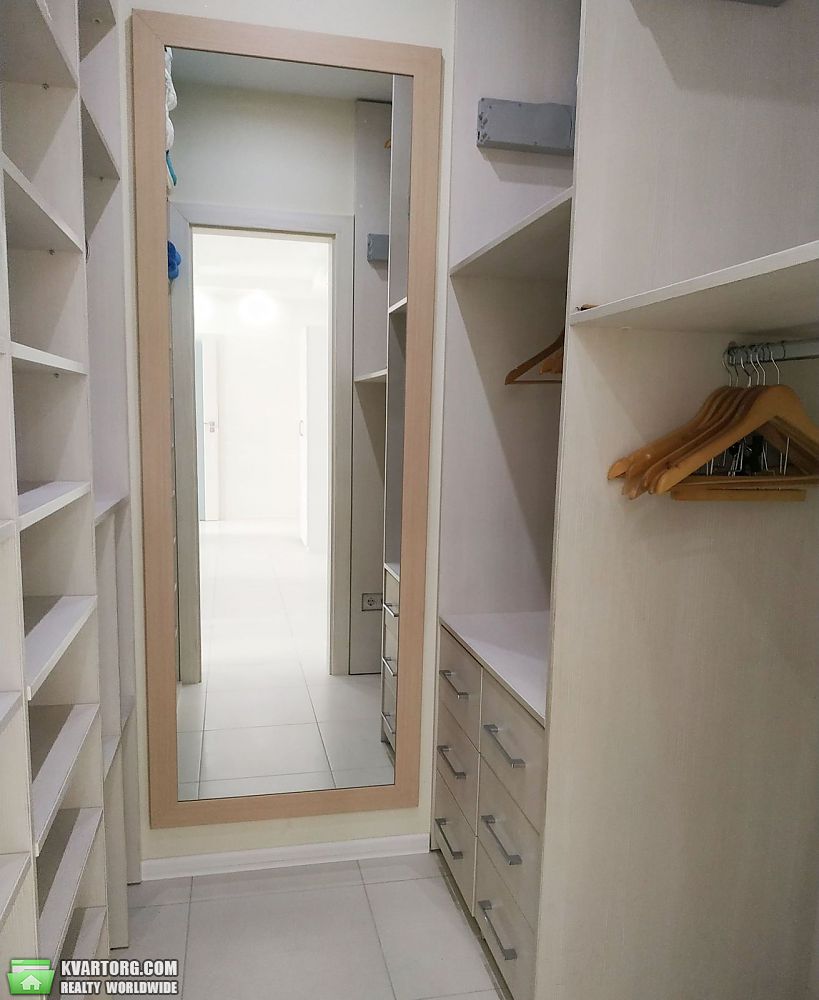 Rent out 2-room apartment. Киев, Сикорского — photo 8