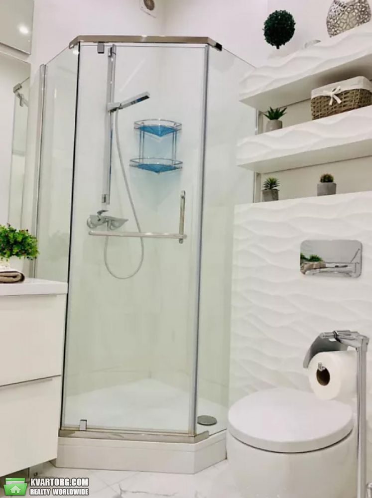 Rent out 3-room apartment. Киев,  Драгомирова — photo 9