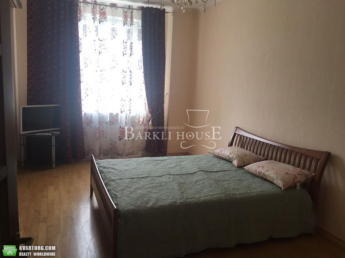 Rent out 3-room apartment. Киев,  Павловская — photo 3