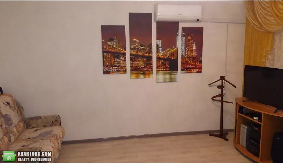 Rent out 1-room apartment. Киев,  Днепровская наб — photo 1