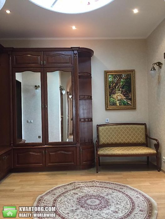 Rent out 3-room apartment. Киев,  Щорса — photo 3