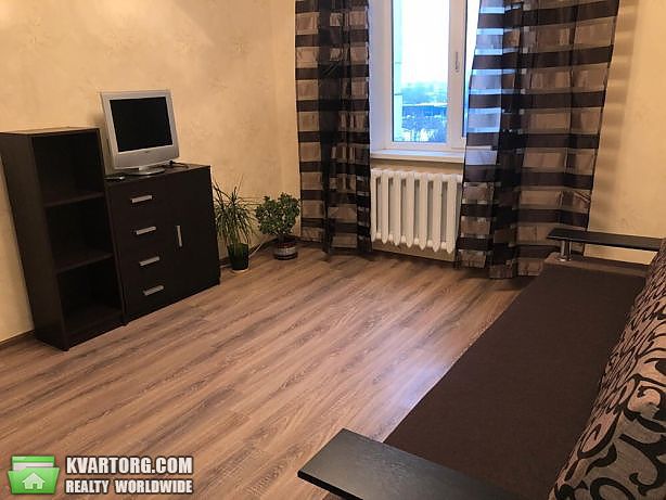 Rent out 2-room apartment. Киев,  Вишняковская — photo 1