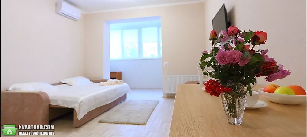 Rent out 1-room apartment. Киев,  Львовская — photo 1