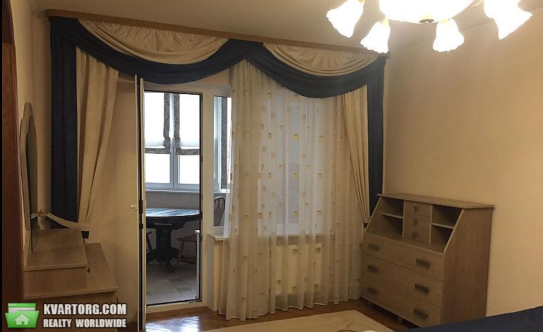 Rent out 3-room apartment. Киев,  Кошица — photo 1