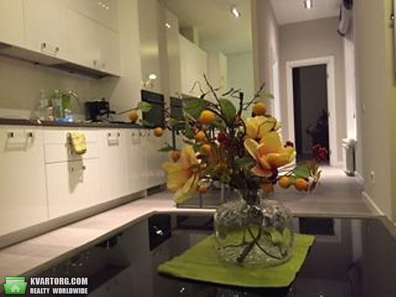 Rent out 2-room apartment. Киев,  Жилянская — photo 2