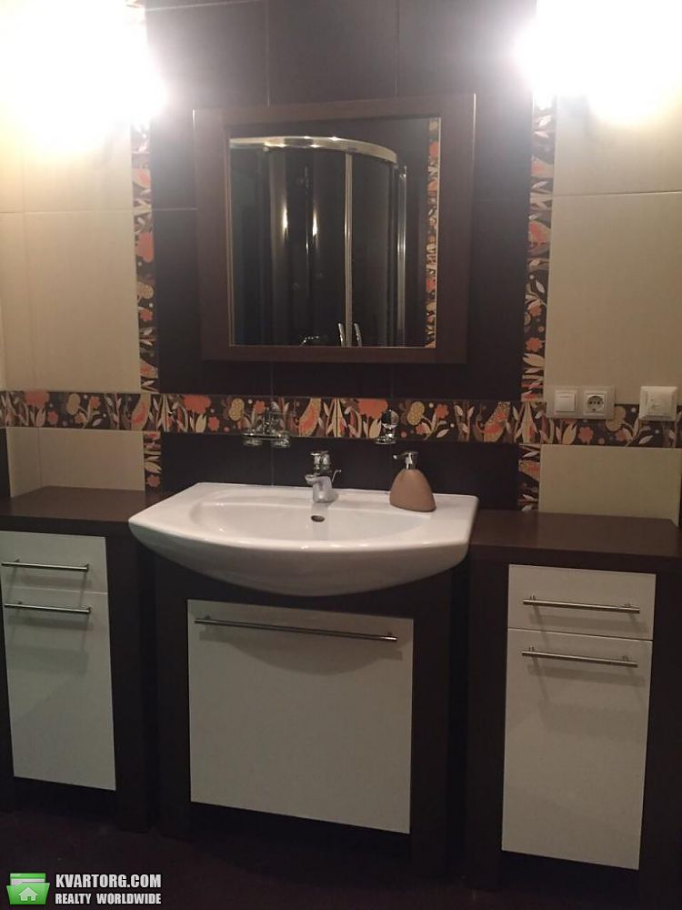 Rent out 2-room apartment. Киев,  Жилянская — photo 6