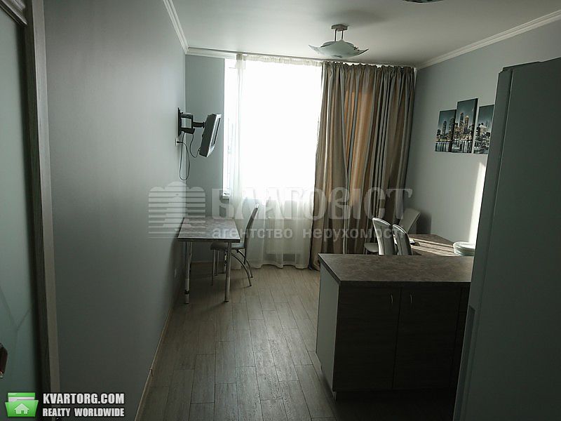 Rent out 3-room apartment. Киев,  Воссоединения пр — photo 4