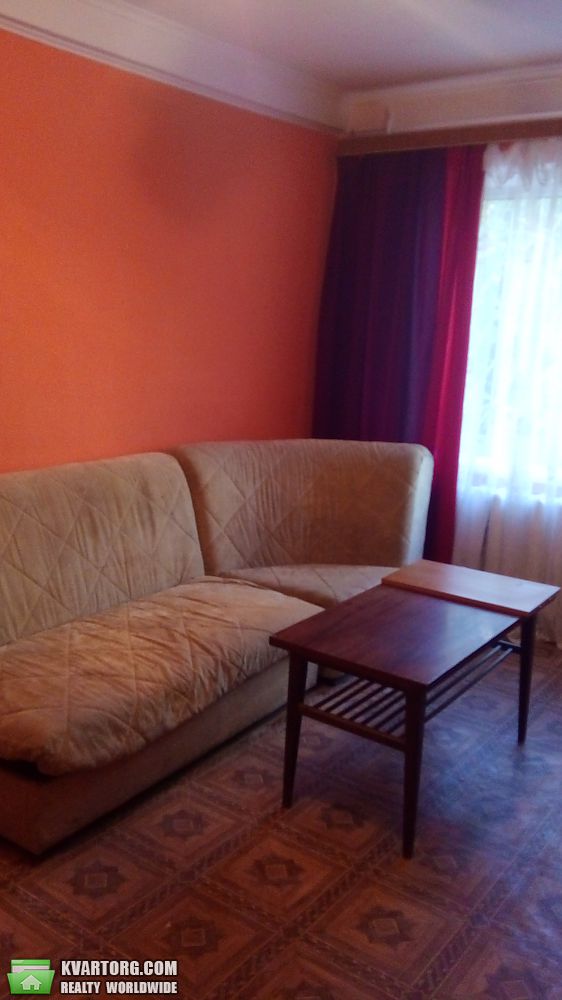 Rent out 2-room apartment. Киев, Соломенская — photo 3