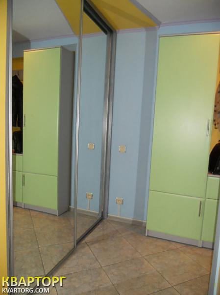Rent out 2-room apartment. Киев,  Жилянская — photo 3