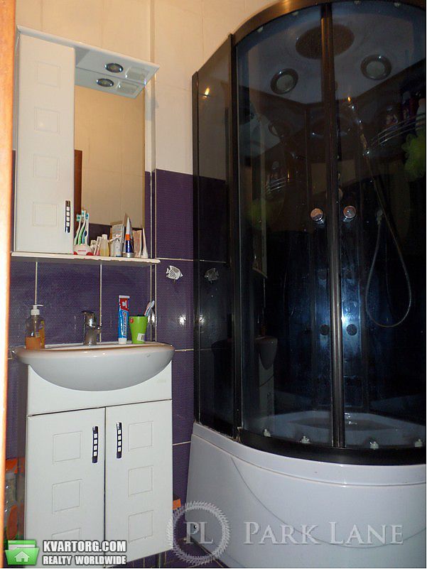 Rent out 3-room apartment. Киев,  Комарова — photo 10