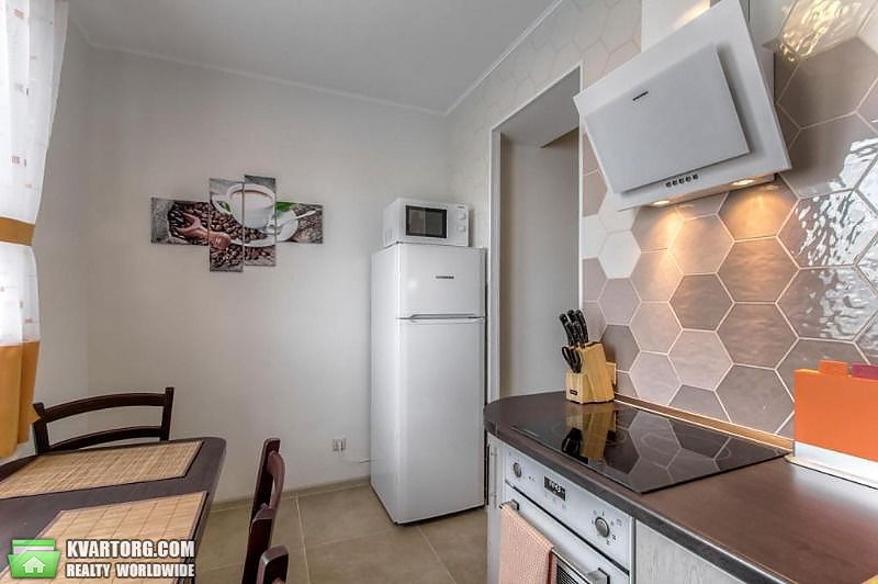 Rent out 1-room apartment. Харьков, Красношкольная набережная — photo 10