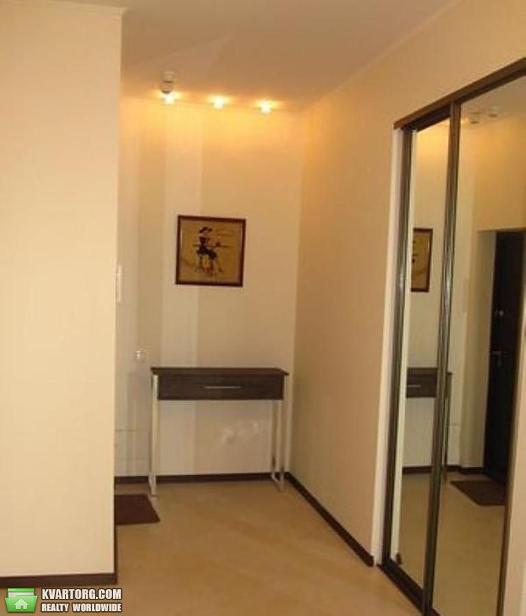 Rent out 3-room apartment. Киев,  Дмитриевская — photo 2