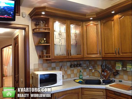 Rent out 3-room apartment. Киев,  Мельникова — photo 1