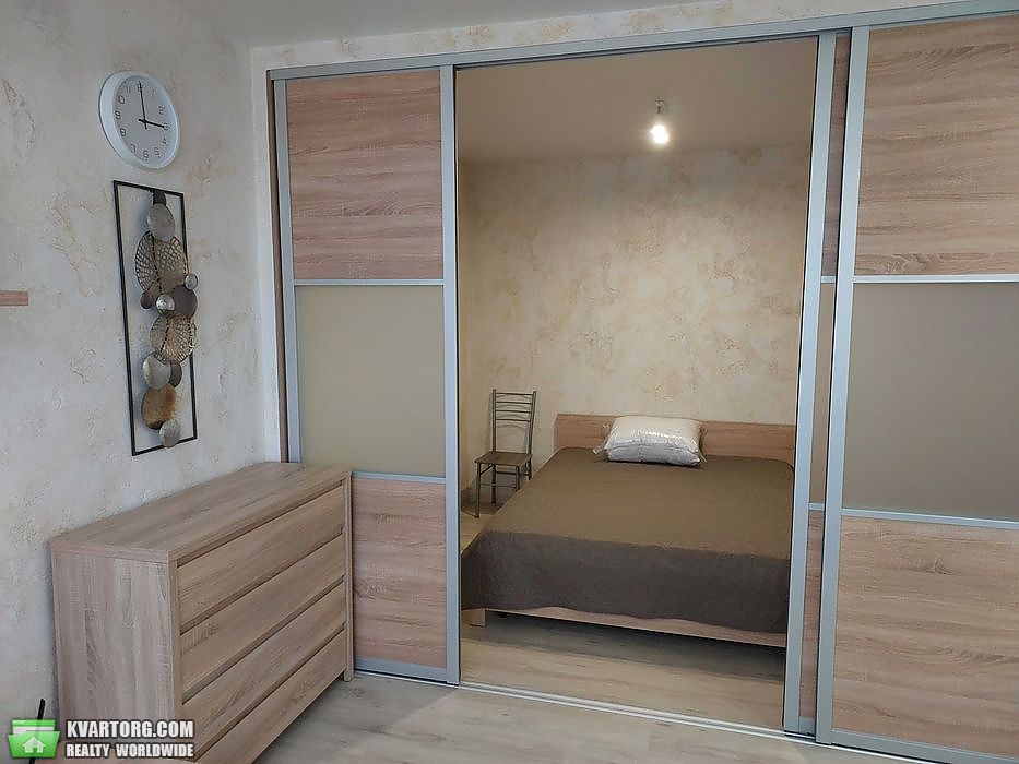 Rent out 1-room apartment. Киев,  Александровская — photo 1