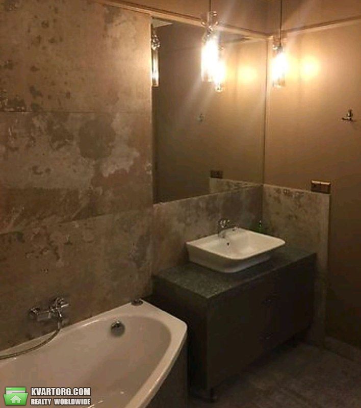 Rent out 2-room apartment. Киев,  Жилянская — photo 4
