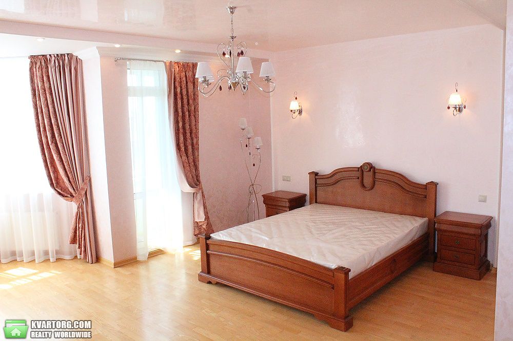 Rent out 4-room apartment. Киев,  Львовская — photo 9