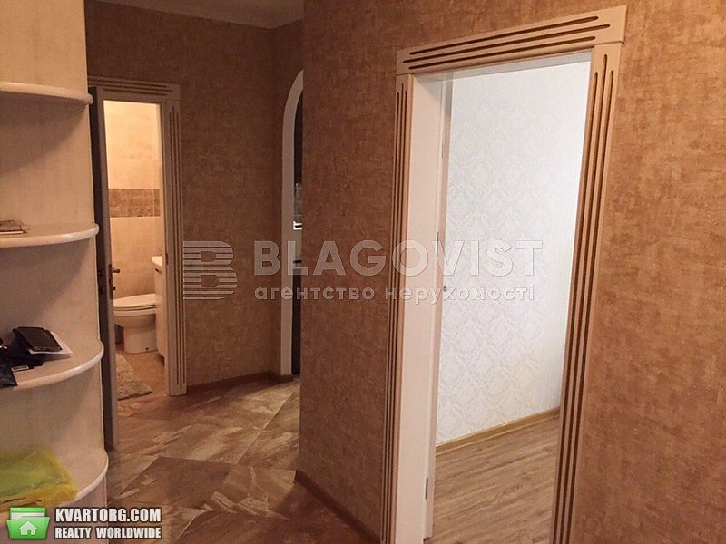 Rent out 1-room apartment. Киев,  Эрнста — photo 1