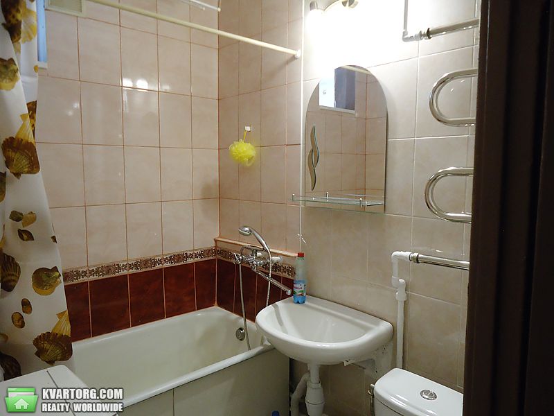 Rent out 2-room apartment. Киев,  Донца — photo 3