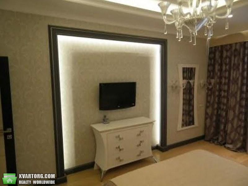 Rent out 3-room apartment. Киев,  Дмитриевская — photo 1