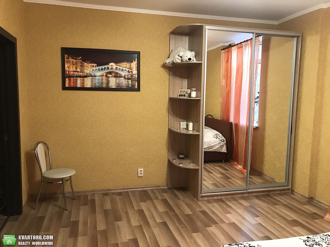 Rent out 2-room apartment. Киев,  Ямская — photo 10