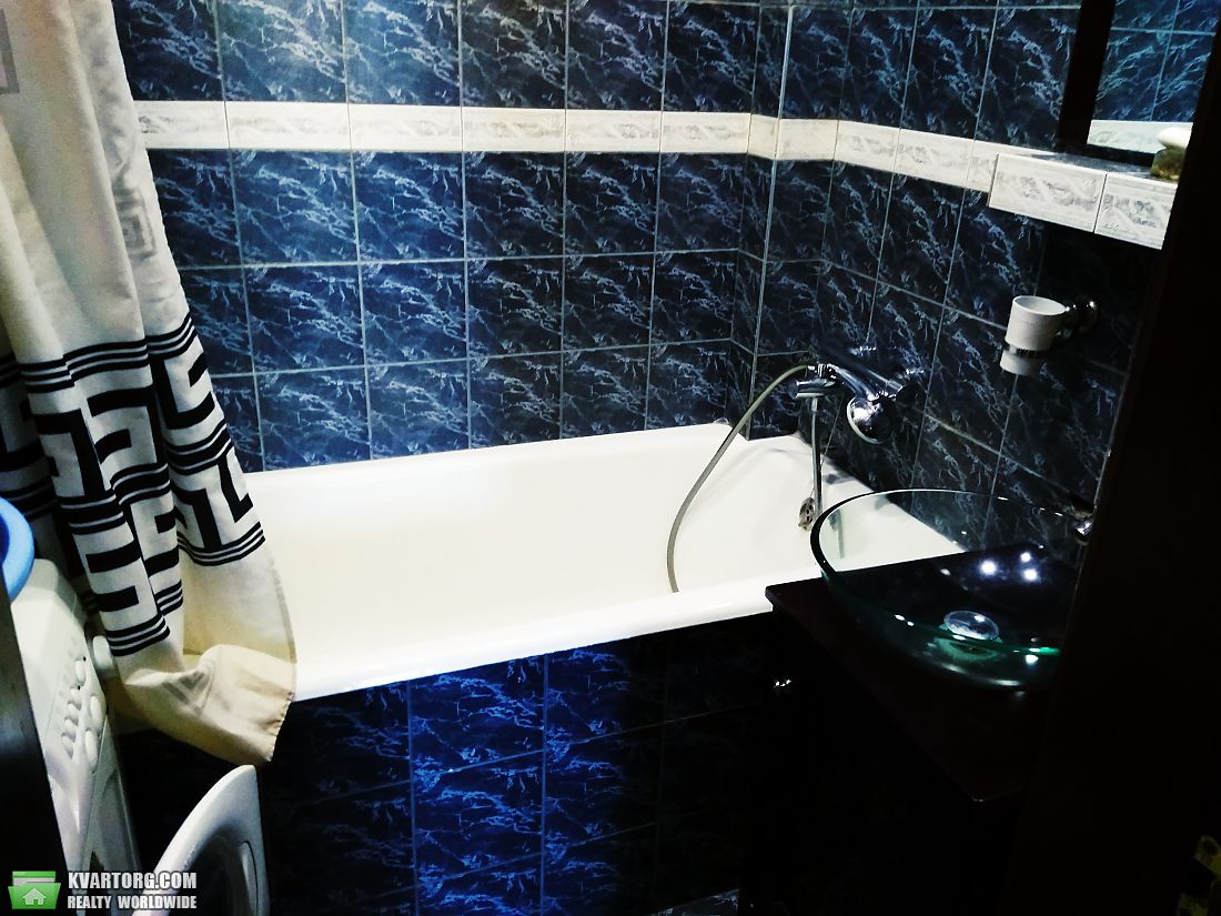 Sell 2-room apartment. Днепропетровск,  Петровского пл. — photo 5