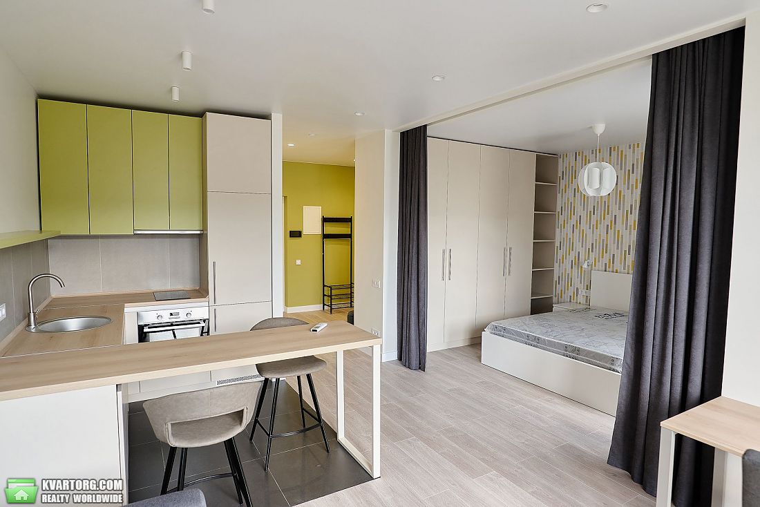 Rent out 1-room apartment. Киев, Набережно-Рыбальская — photo 1