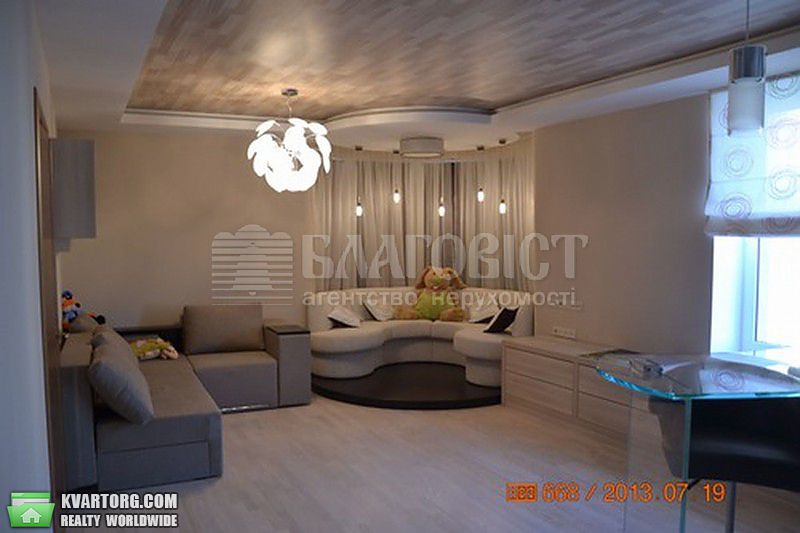 Rent out 2-room apartment. Киев,  Днепровская наб — photo 1