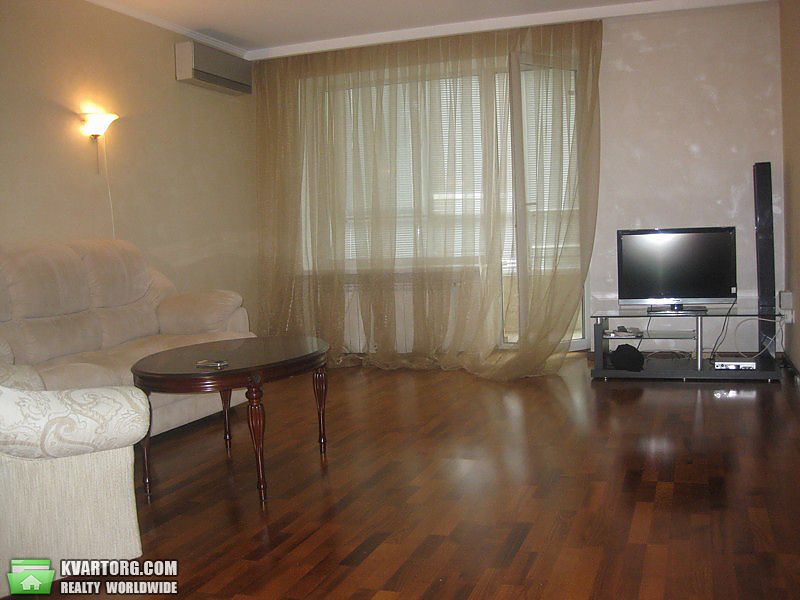 Rent out 2-room apartment. Киев,  Мирного Панаса — photo 1