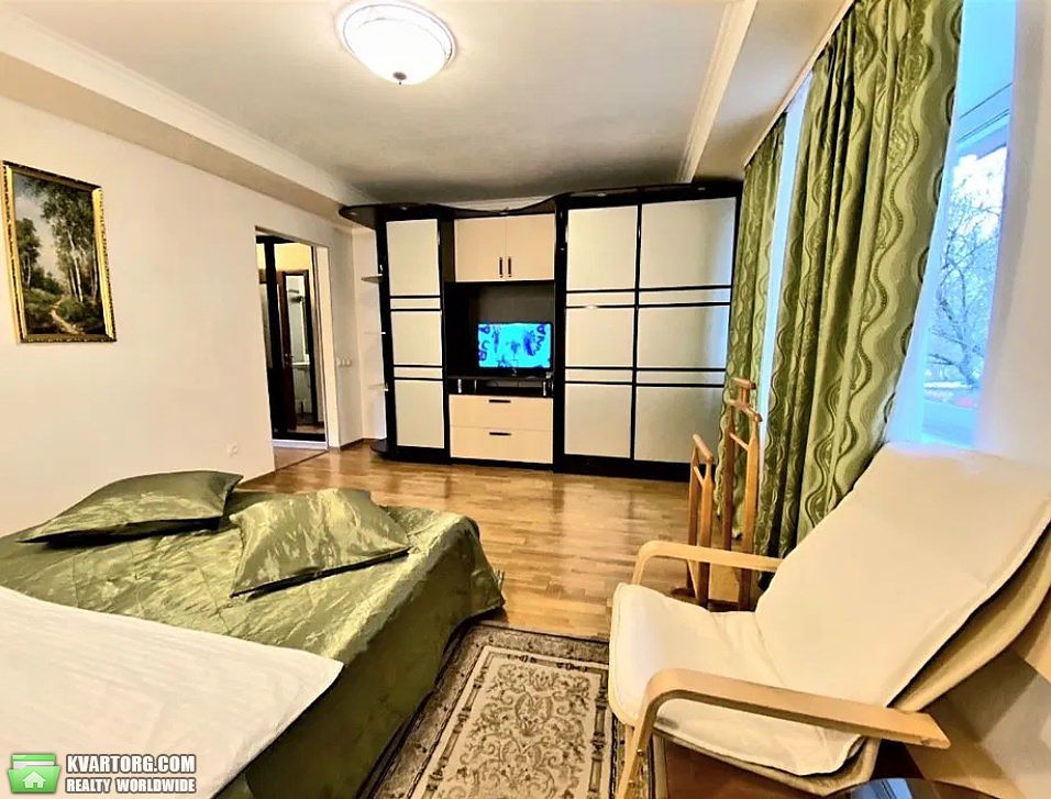 Rent out 1-room apartment. Киев, Лаврская — photo 1
